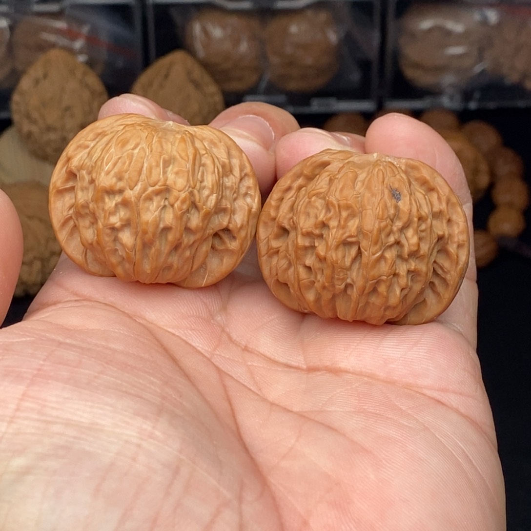 核桃把件 38左右正磨