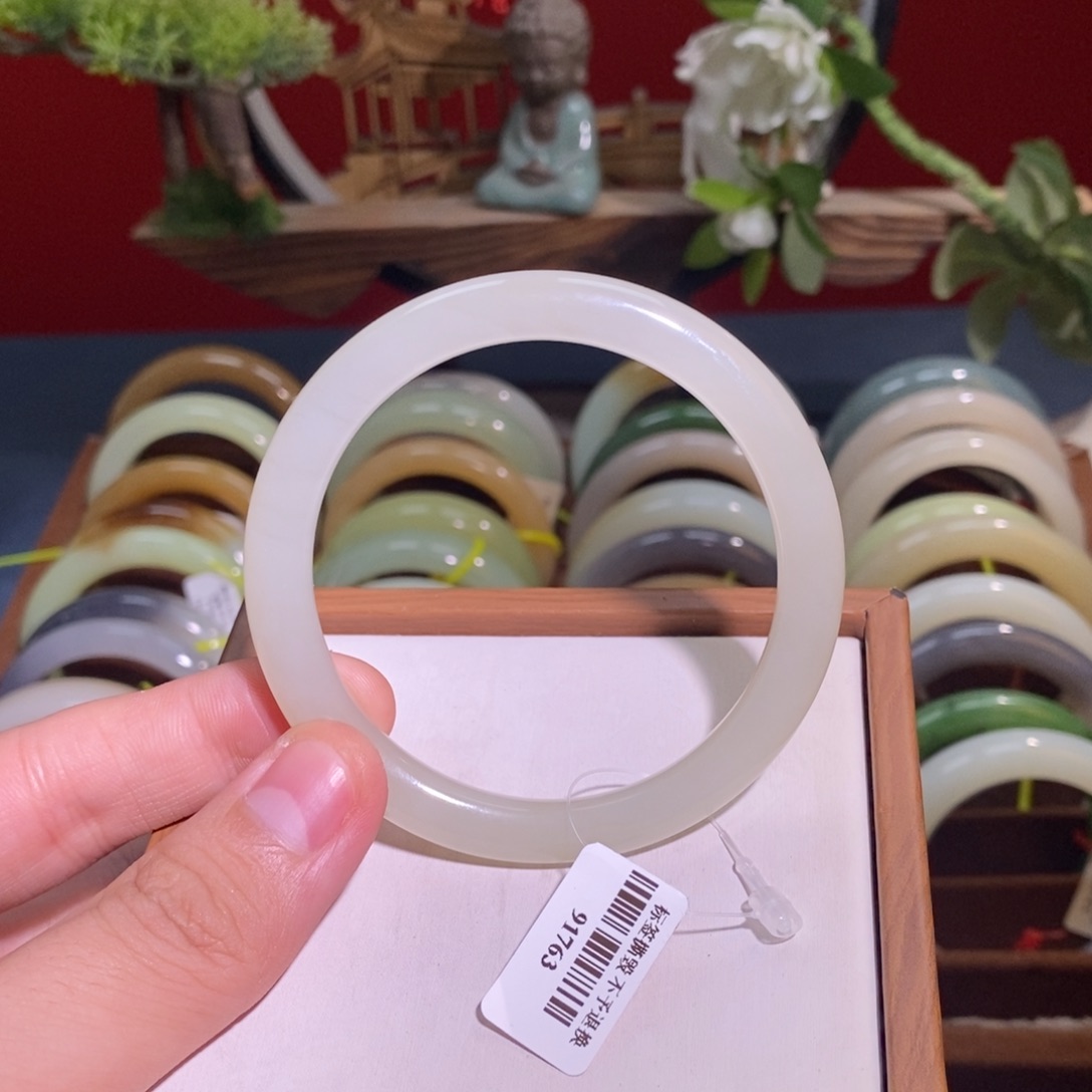 和田玉未镶嵌手镯60