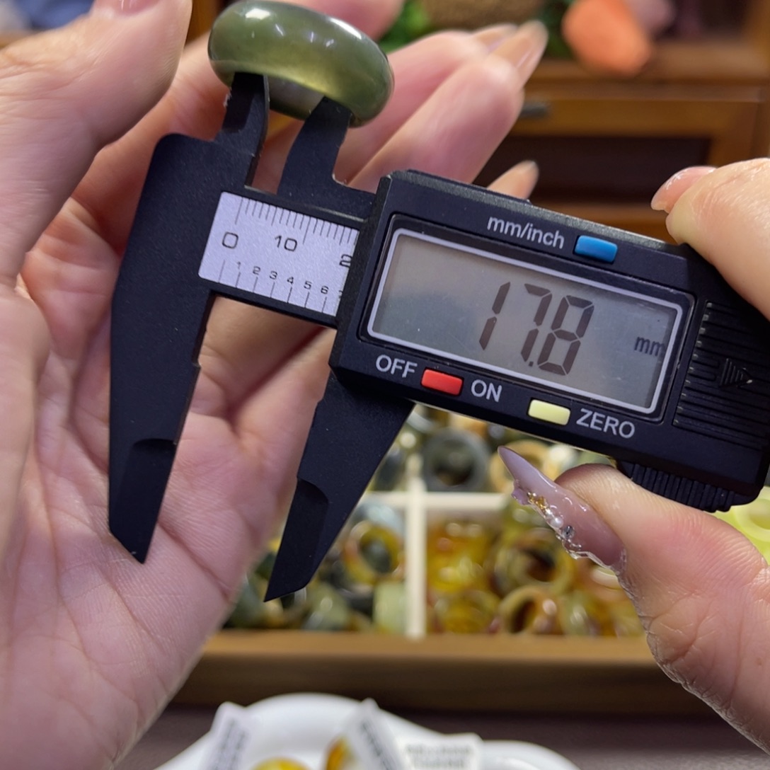 蛇纹石玉未镶嵌手镯瑕疵78