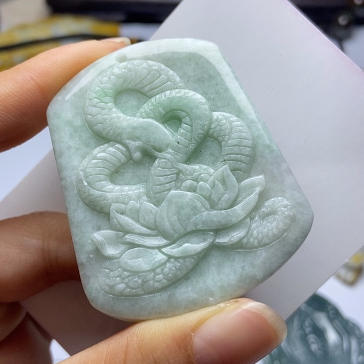 翡翠颈饰未镶嵌翡翠