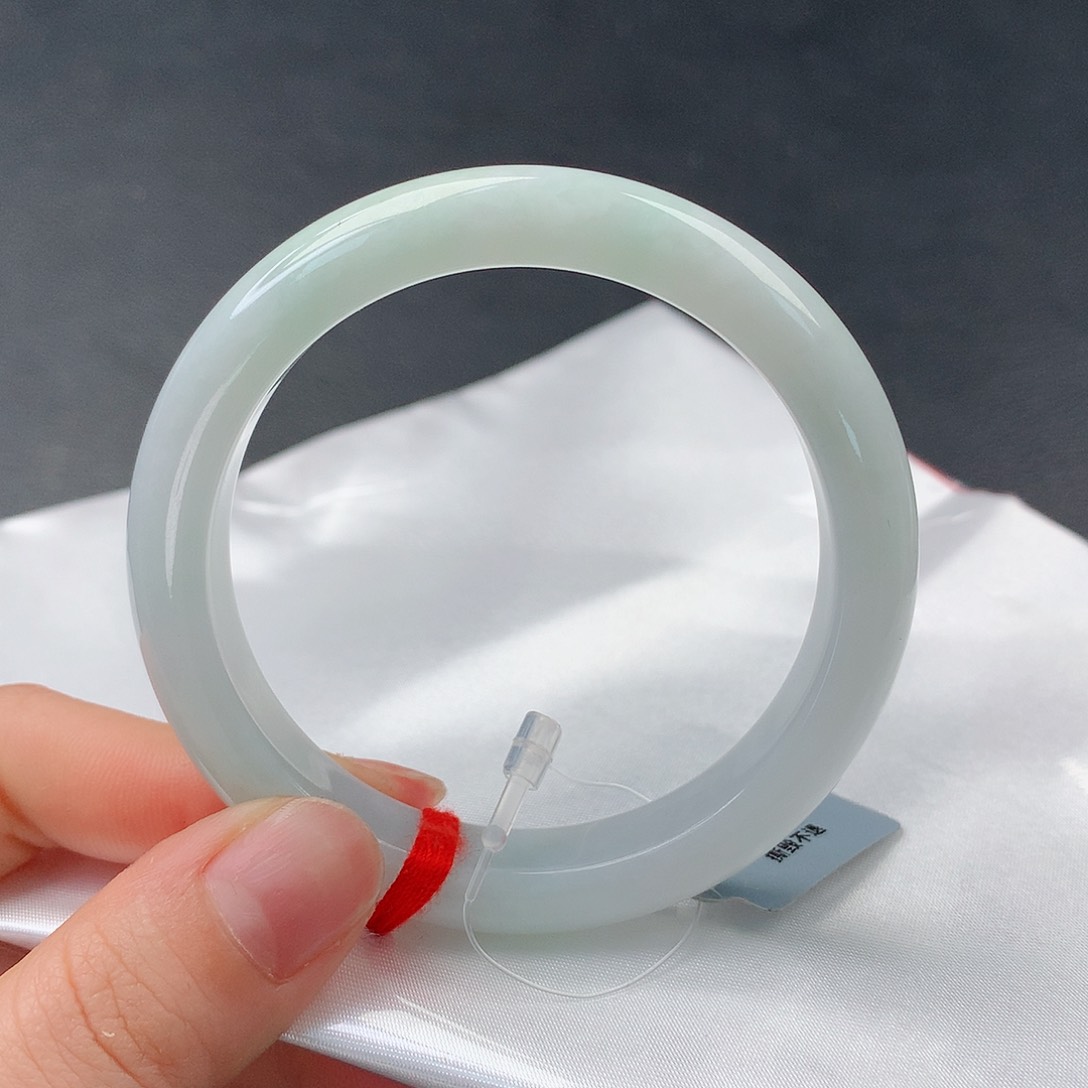 翡翠手镯未镶嵌81正53