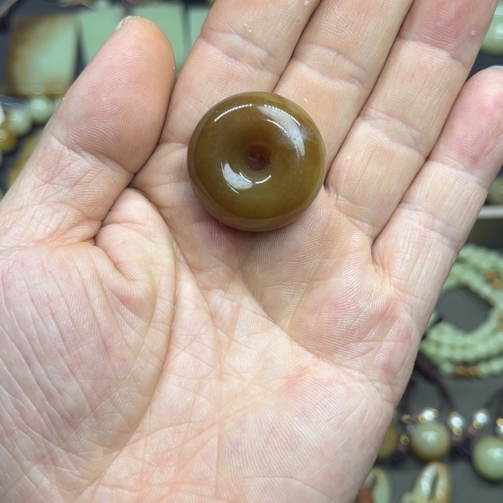 岫岩老玉（透闪石质玉）颈饰未镶嵌