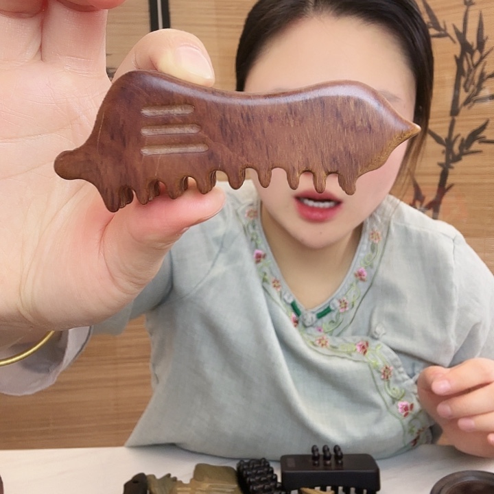 红贵宝小号脸梳瑕疵