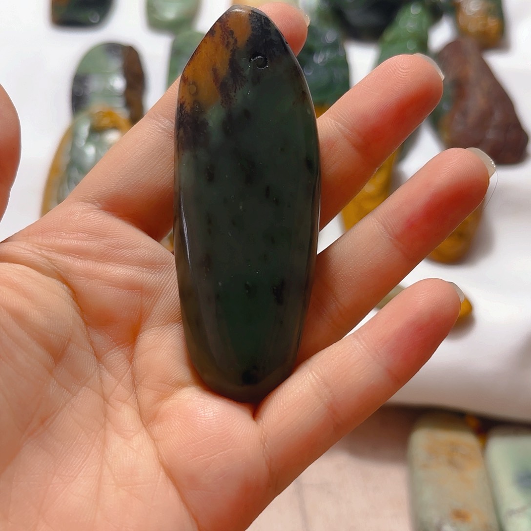 岫岩河磨玉（透闪石质玉）挂件未镶嵌^*^