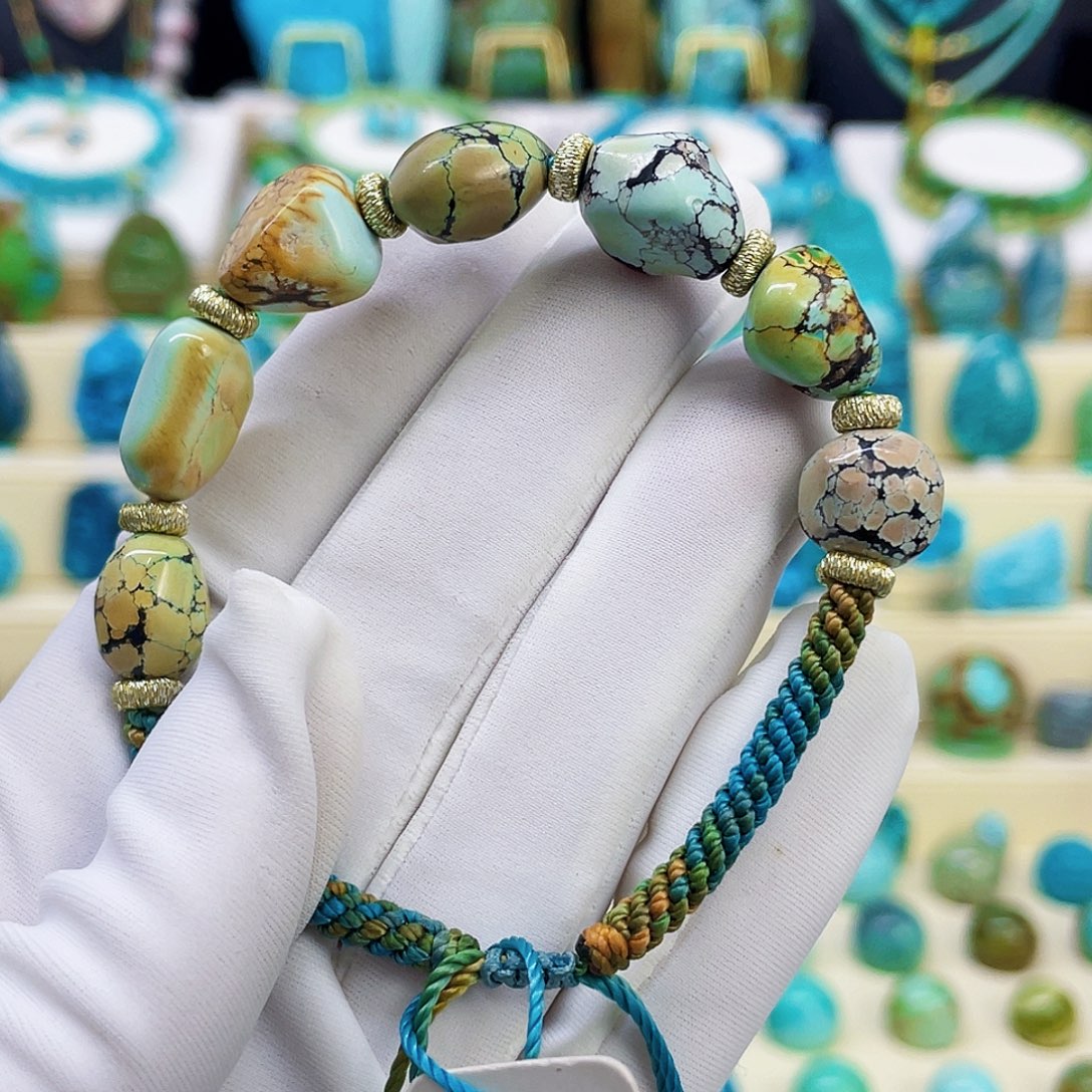 绿松石未镶嵌颈饰