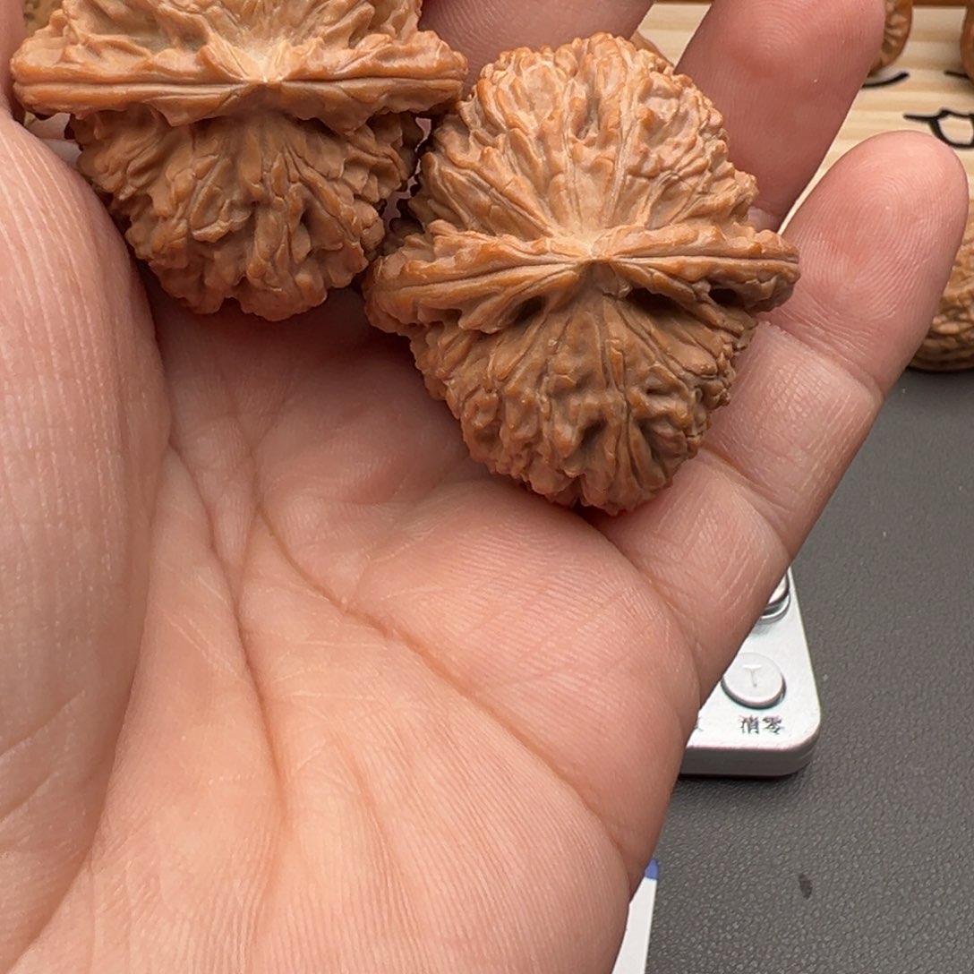 文玩核桃把件噜三角白