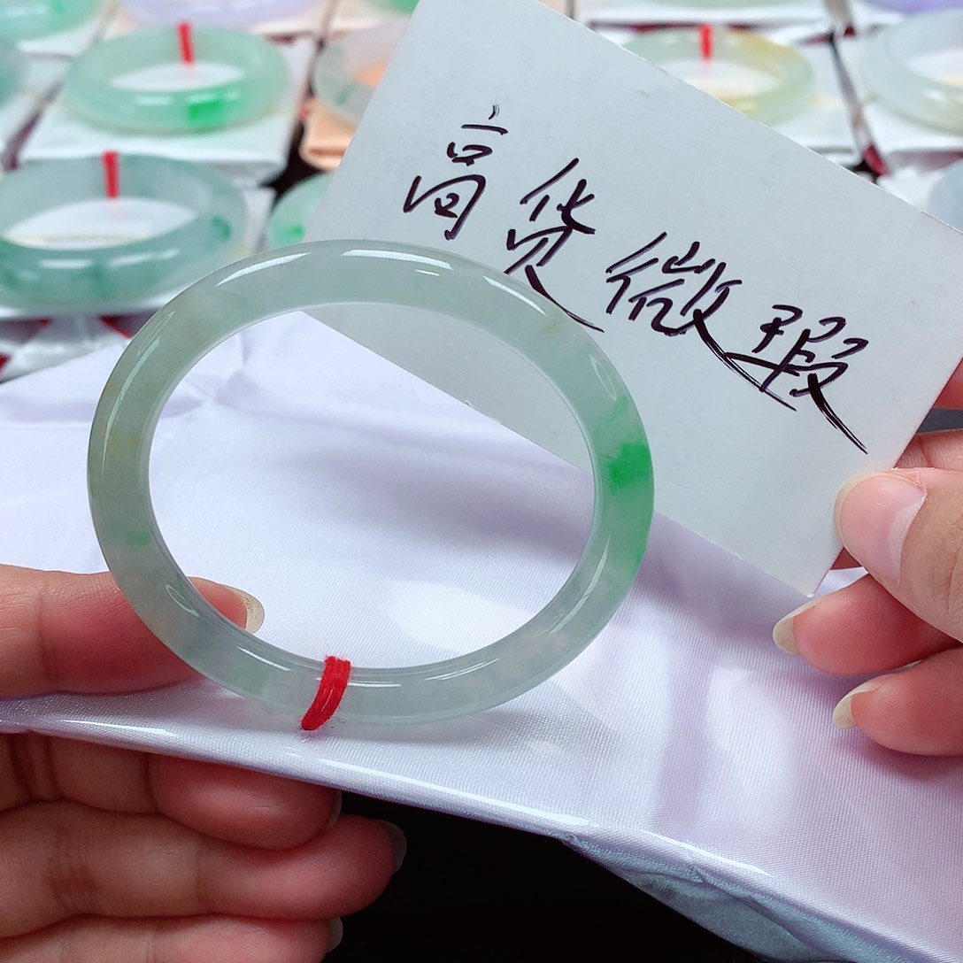 翡翠手镯（贵妃镯）未镶嵌天然缅甸A货翡翠手镯
