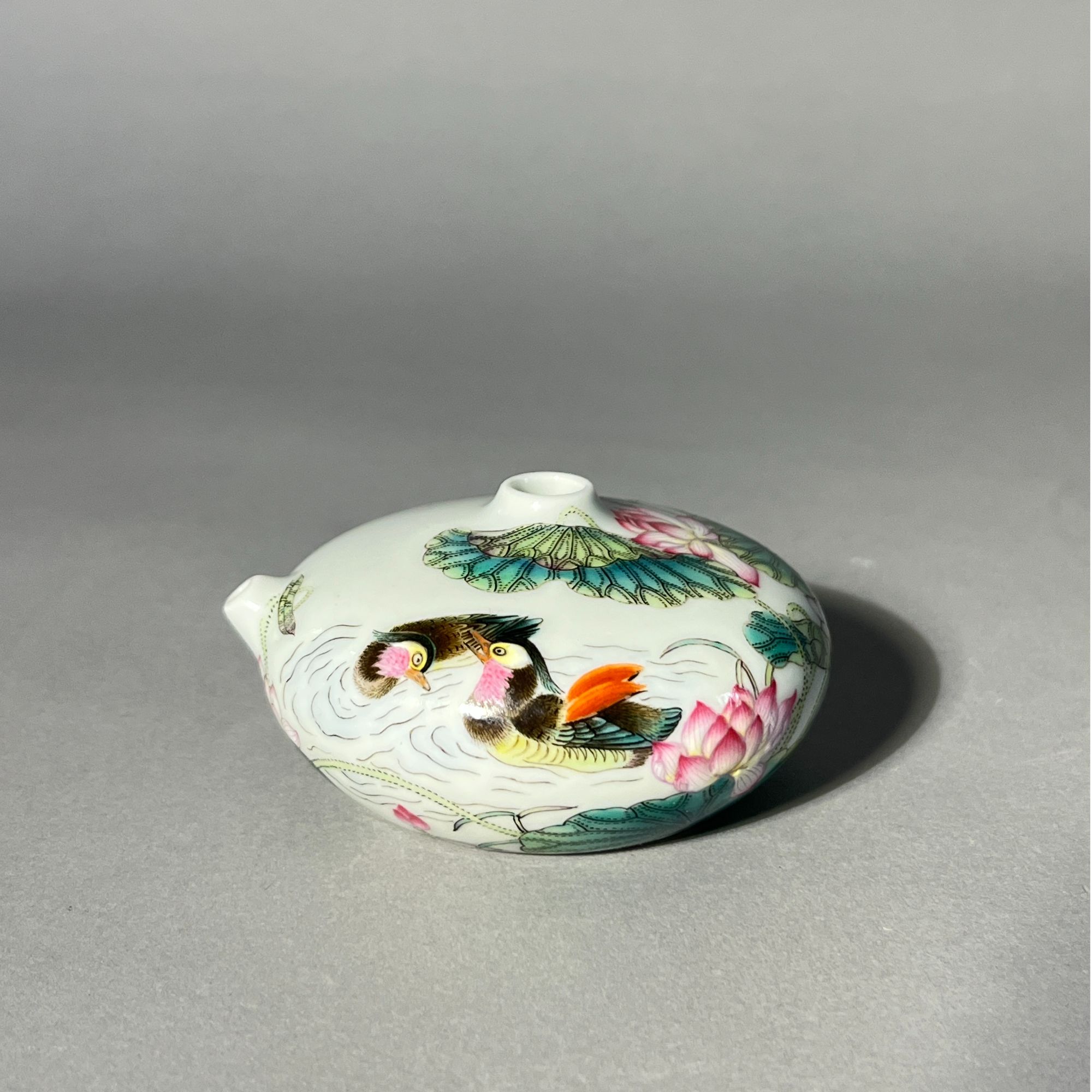 粉彩荷塘鸳鸯纹水盂