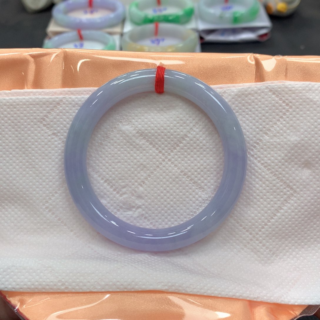 翡翠手镯未镶嵌翡翠