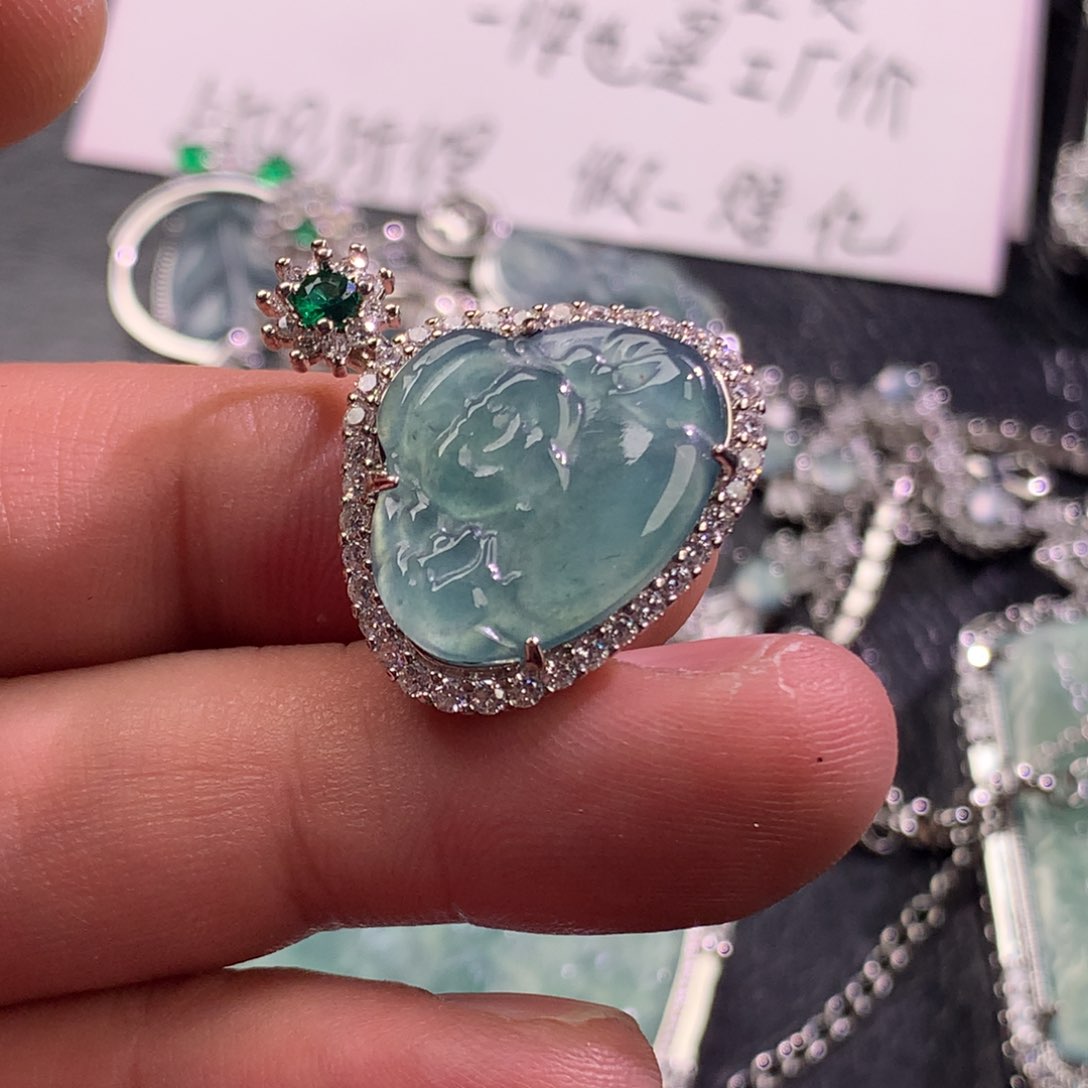 翡翠未镶嵌颈饰财神