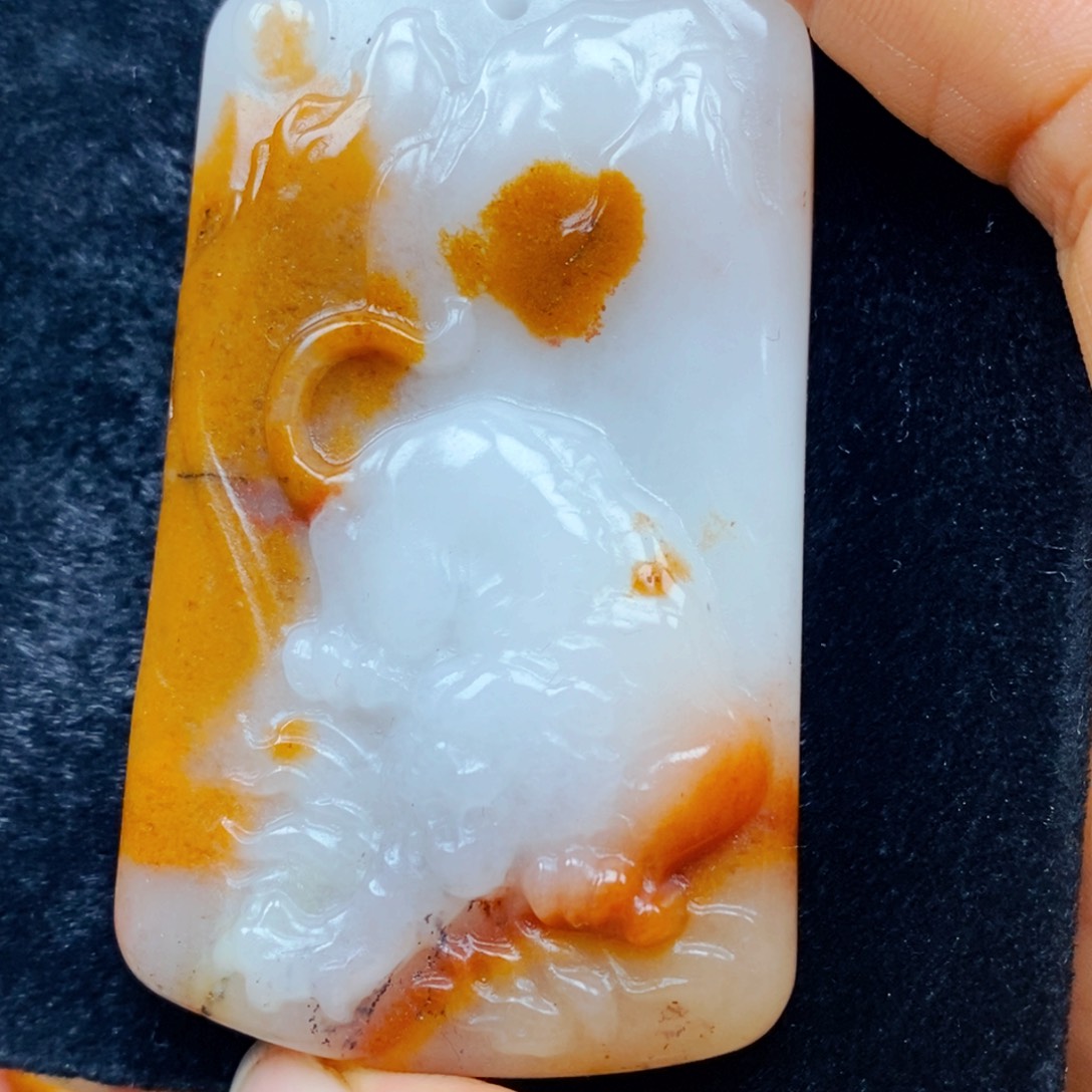 未镶嵌石英质玉（黄龙玉）颈饰