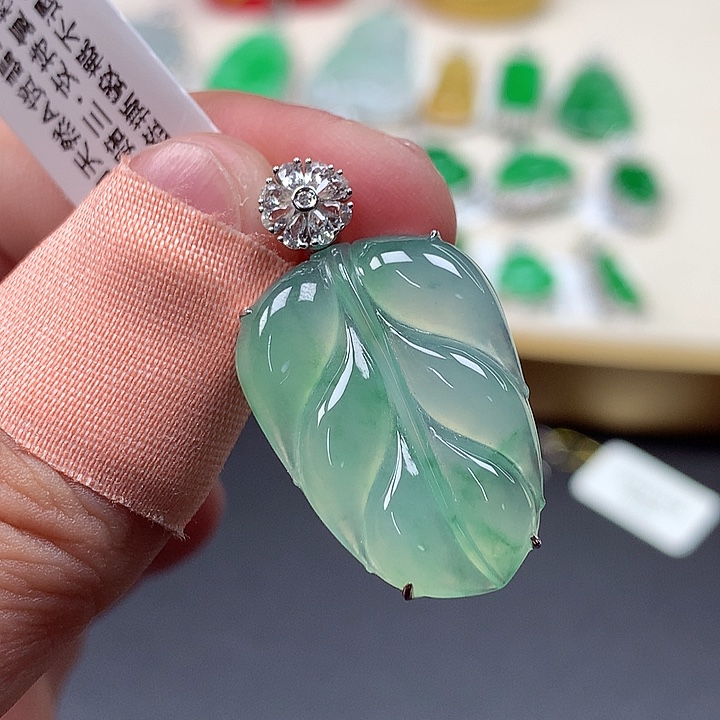 翡翠18K金镶嵌颈饰