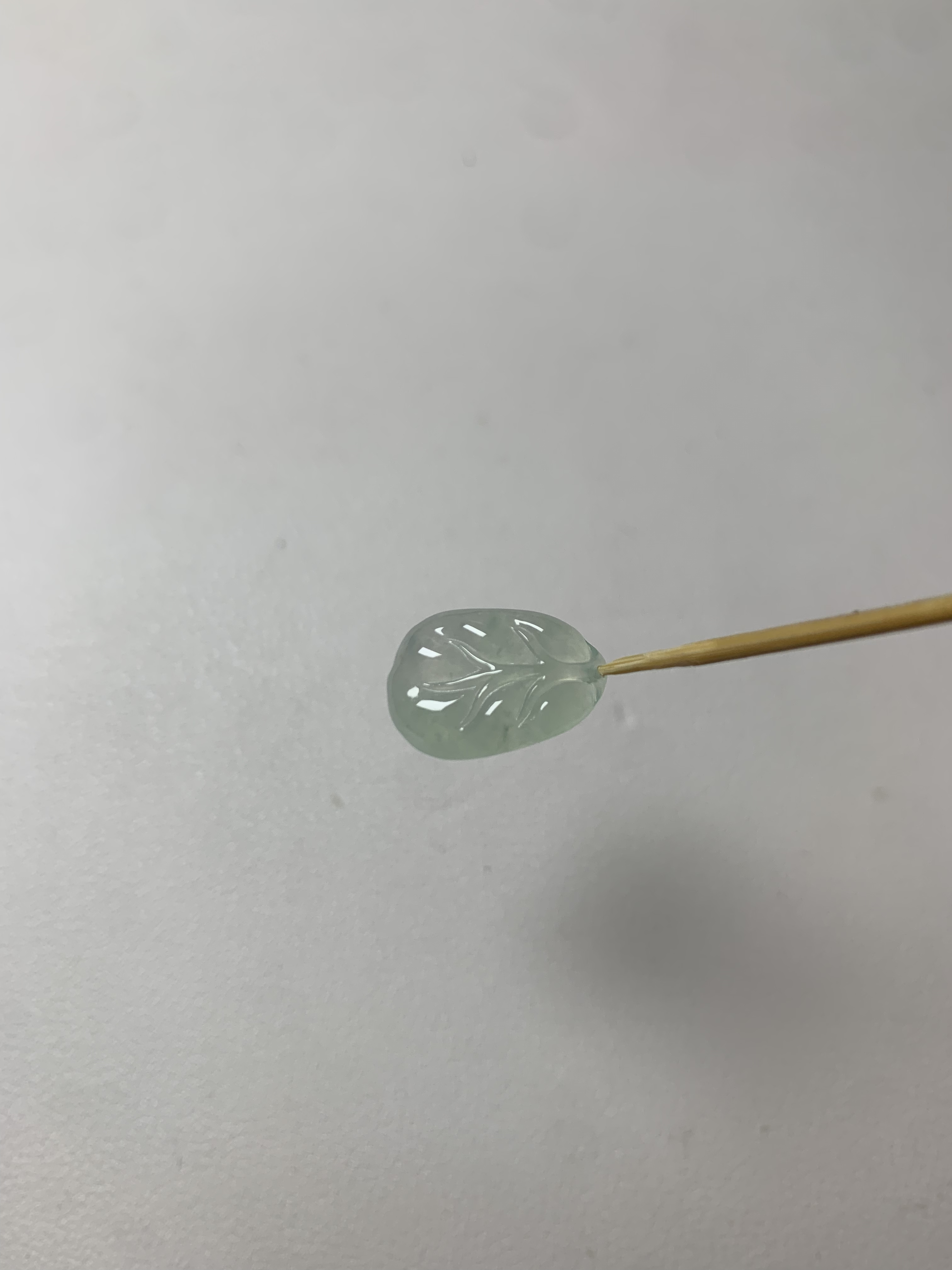 天然缅甸a货翡翠精美小滴流叶子项链吊坠