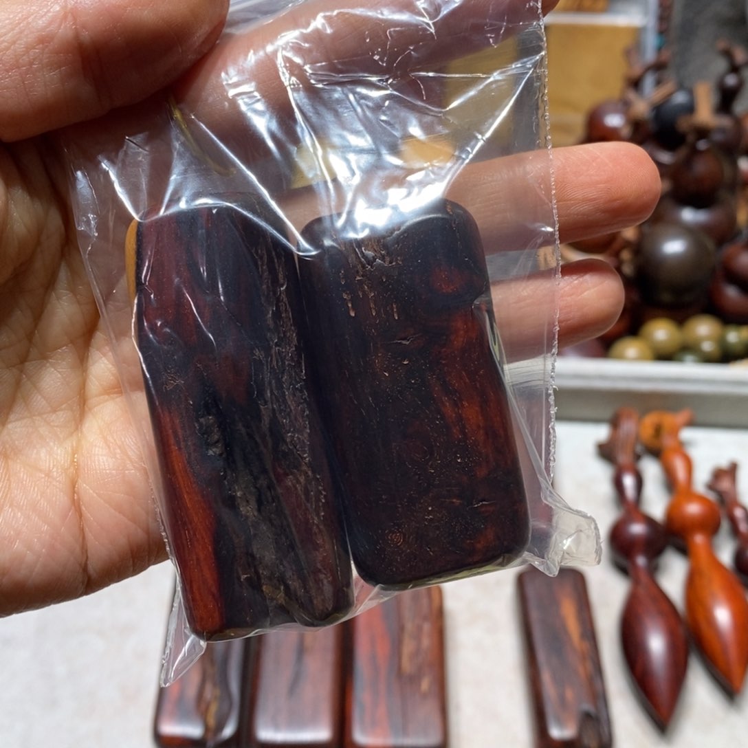 檀香紫檀（小叶紫檀）王*萱瑕疵