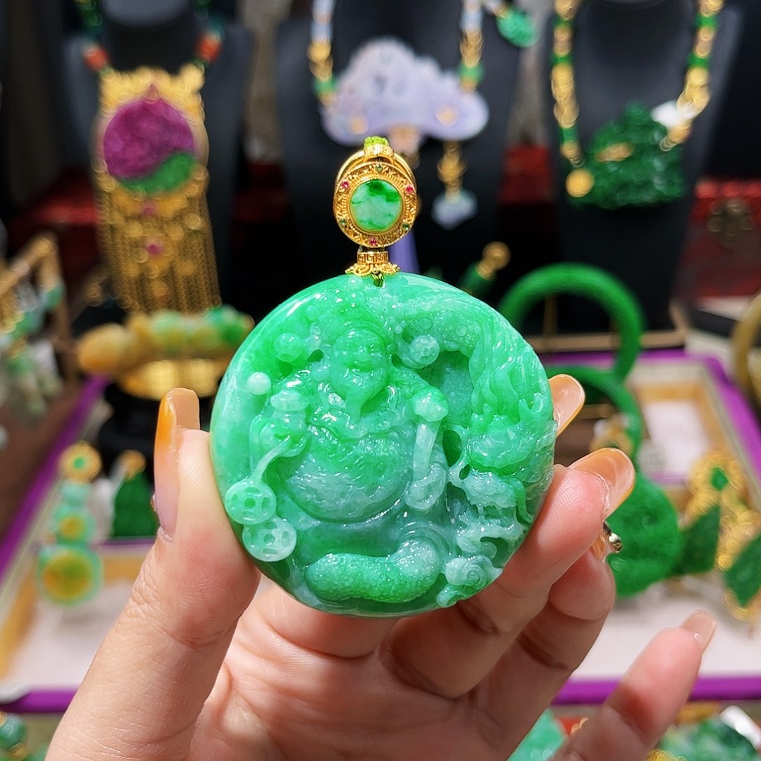 【闪购商品】翡翠吊坠(赠链)未镶嵌财神