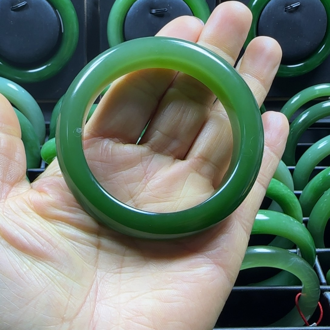 和田玉未镶嵌手镯