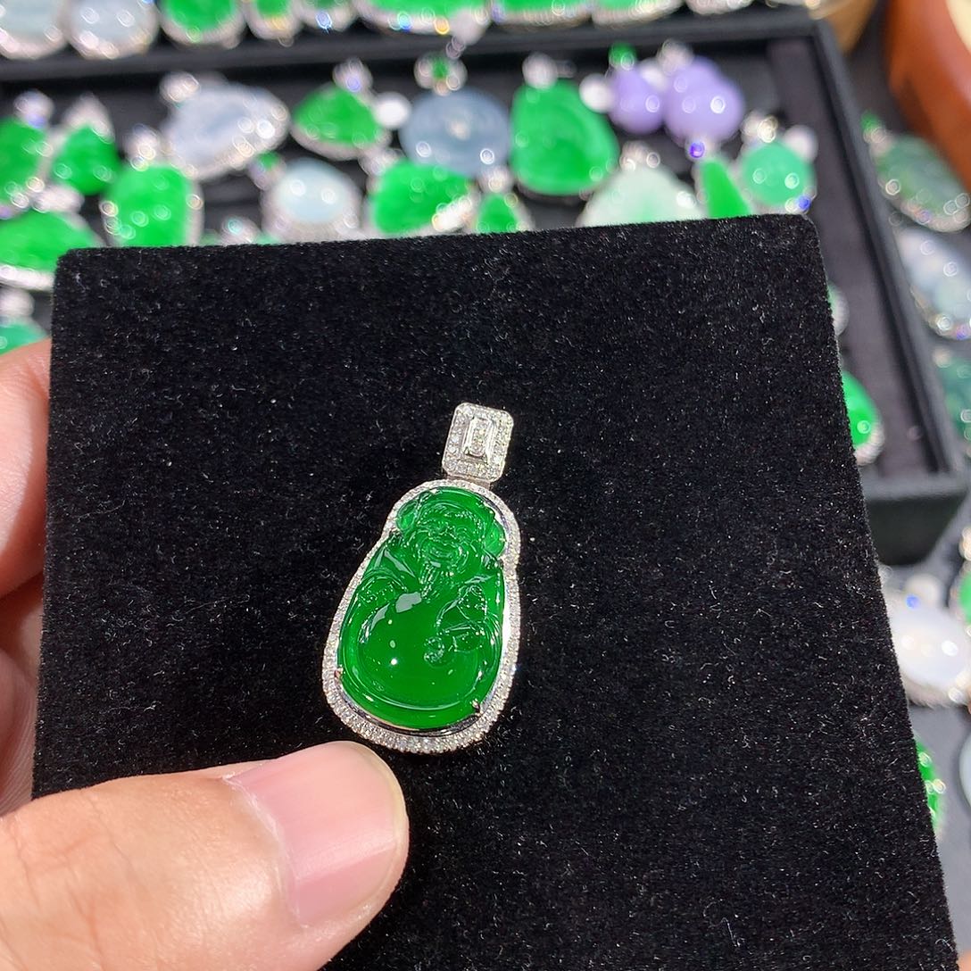 翡翠18K金镶嵌颈饰