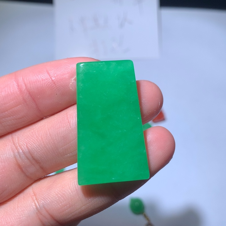 U***u翡翠未镶嵌颈饰挂件