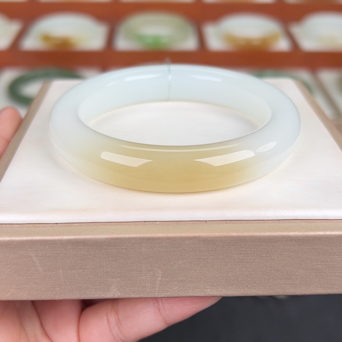 和田玉未镶嵌手镯白玉