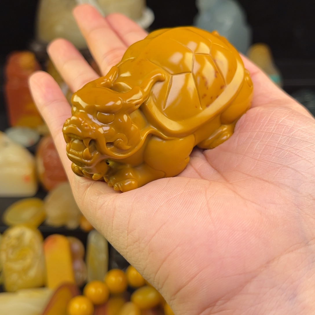 聆***轩石英质玉未镶嵌黄蜡石吊坠