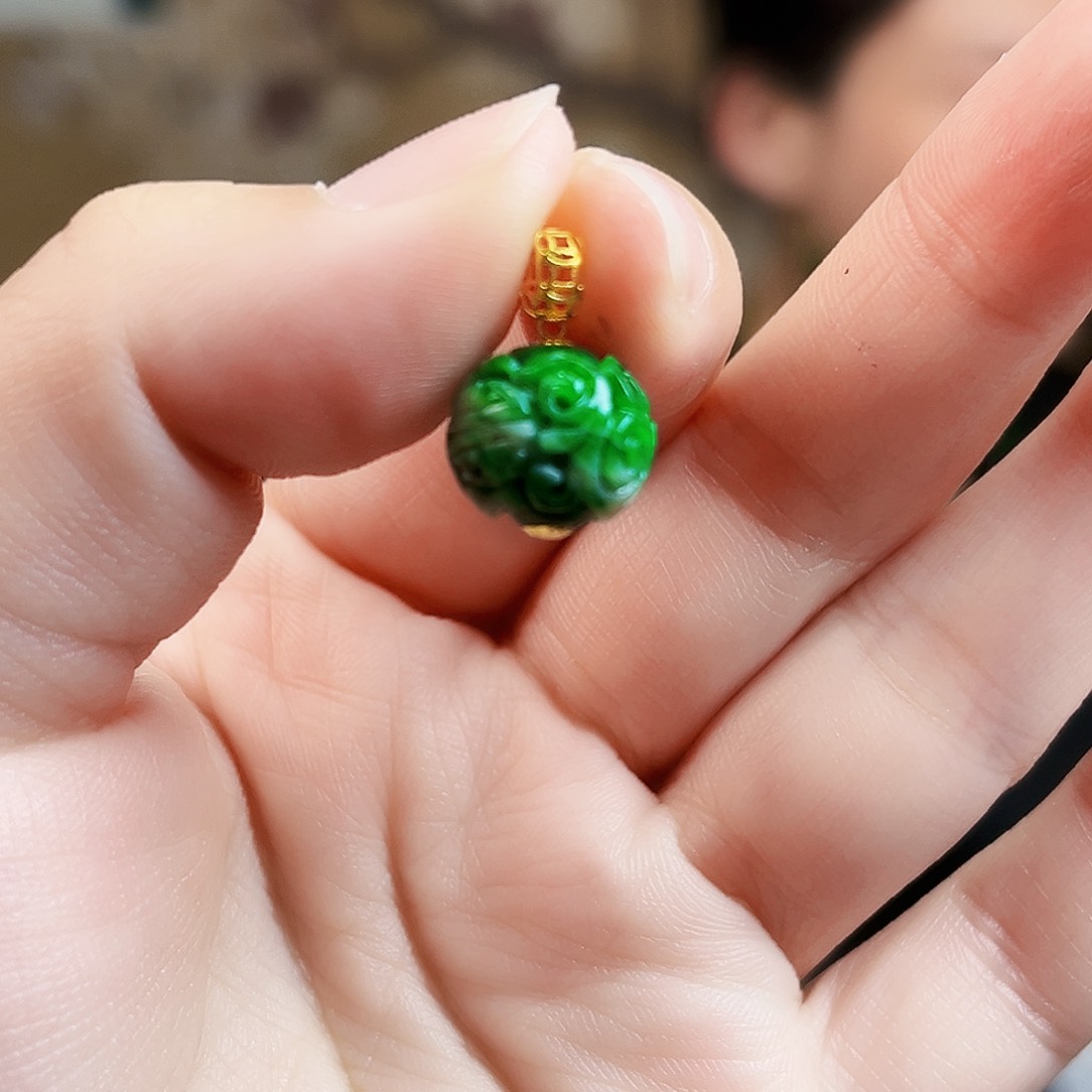 翡翠18K金镶嵌颈饰多样性