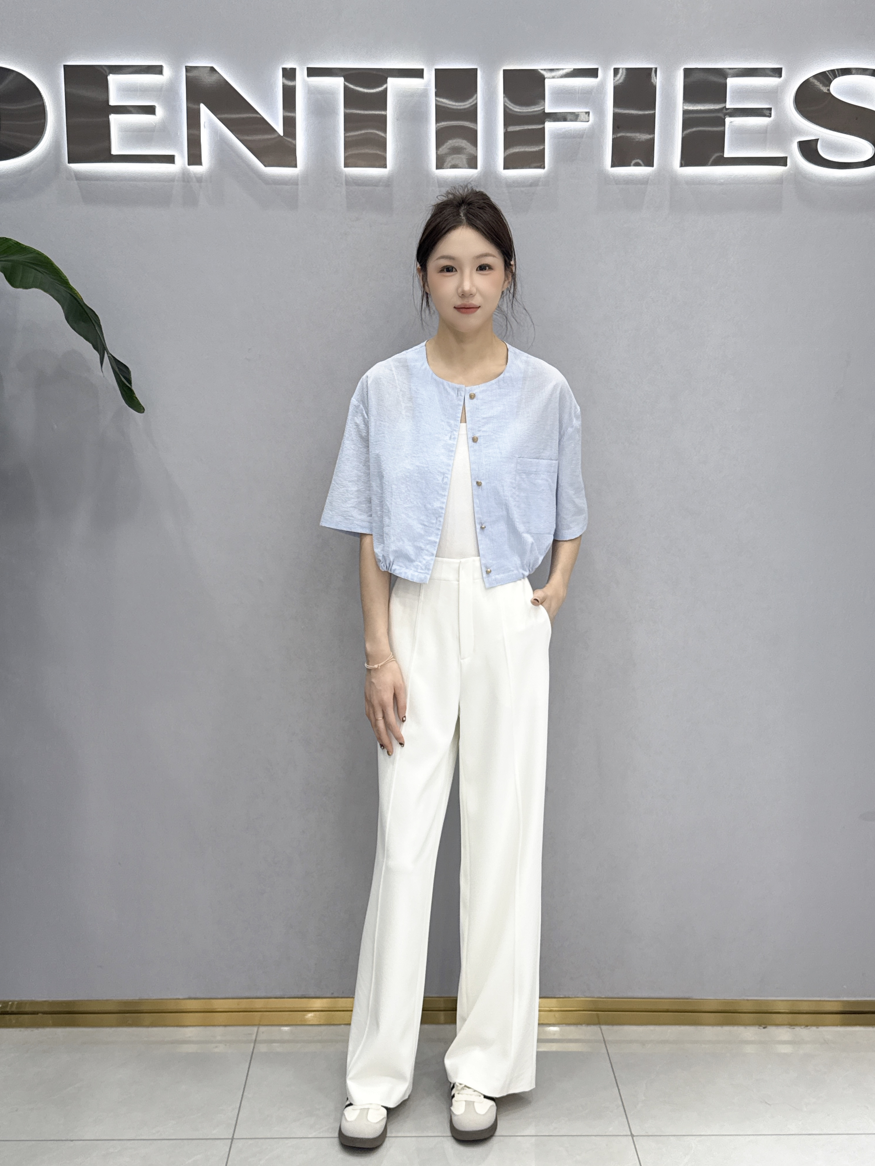 易缔媤/D31022欧美风时尚短款不规则宽松百搭夏季蓝色休闲