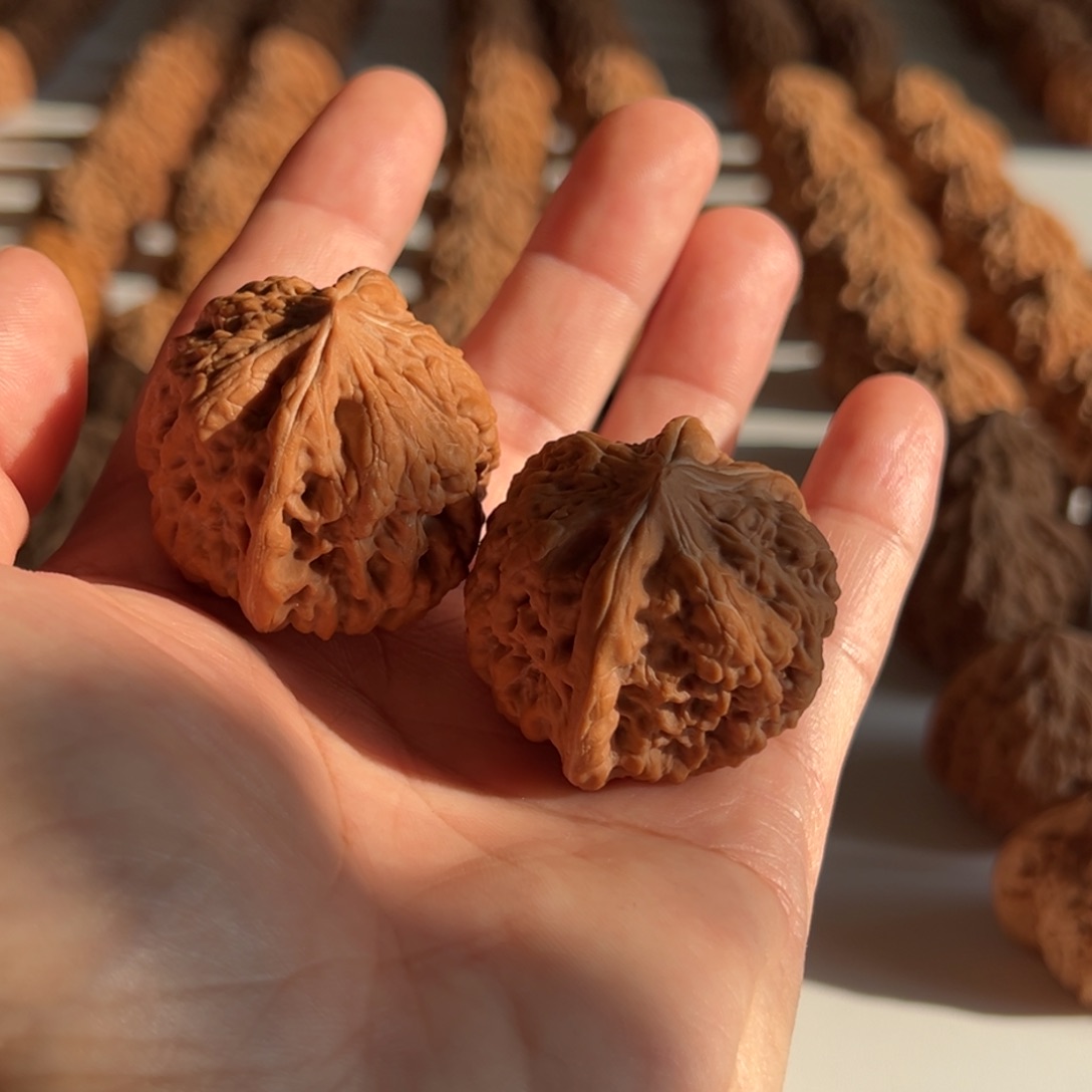 J***b吊坠文玩核桃凹底