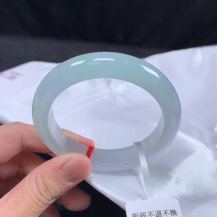 翡翠未镶嵌手镯  