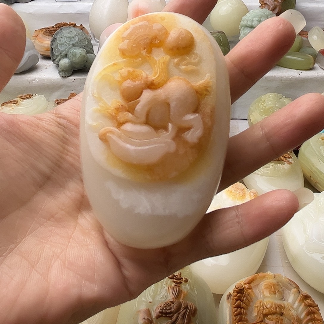 石材方解石手把件兔不退换