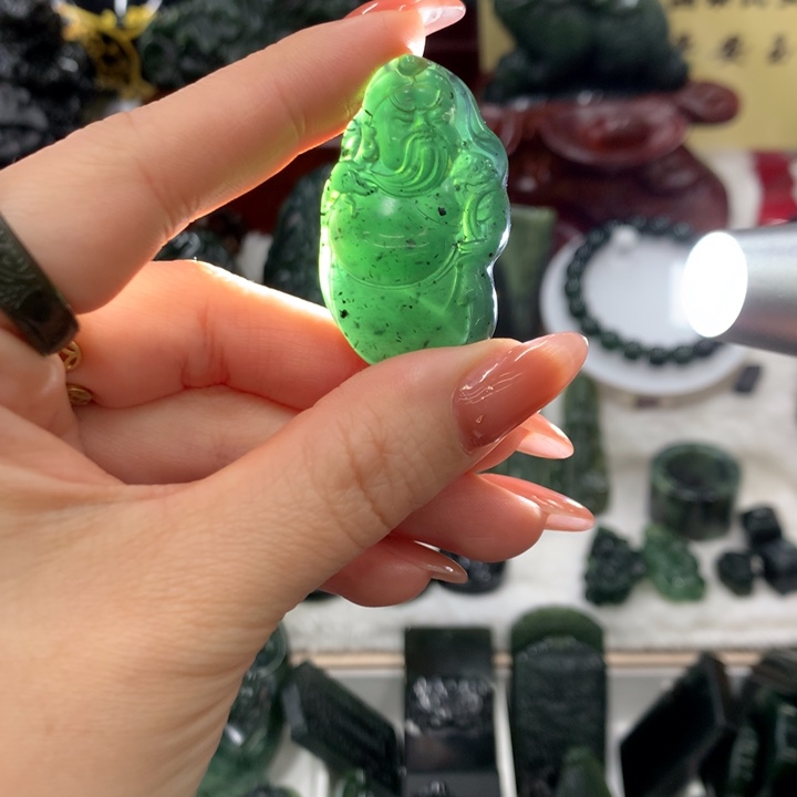 蛇纹石玉未镶嵌颈饰