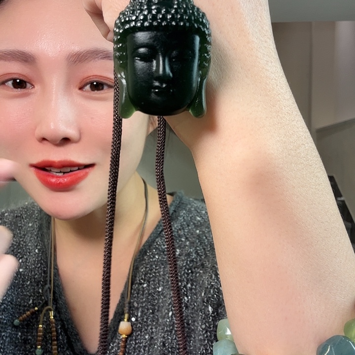 大***美蛇纹石玉未镶嵌颈饰