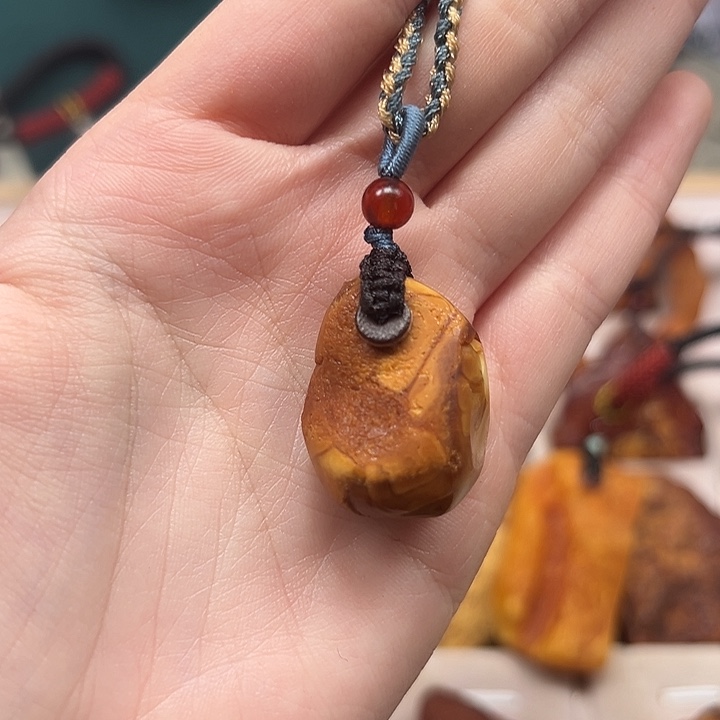 琥珀珠宝奇石未镶嵌