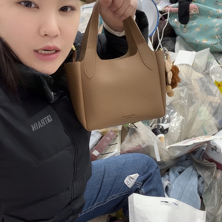 蚕丝鱼皮（革）黄牛剖层皮革袋鼠皮（革）绵羊皮（革）