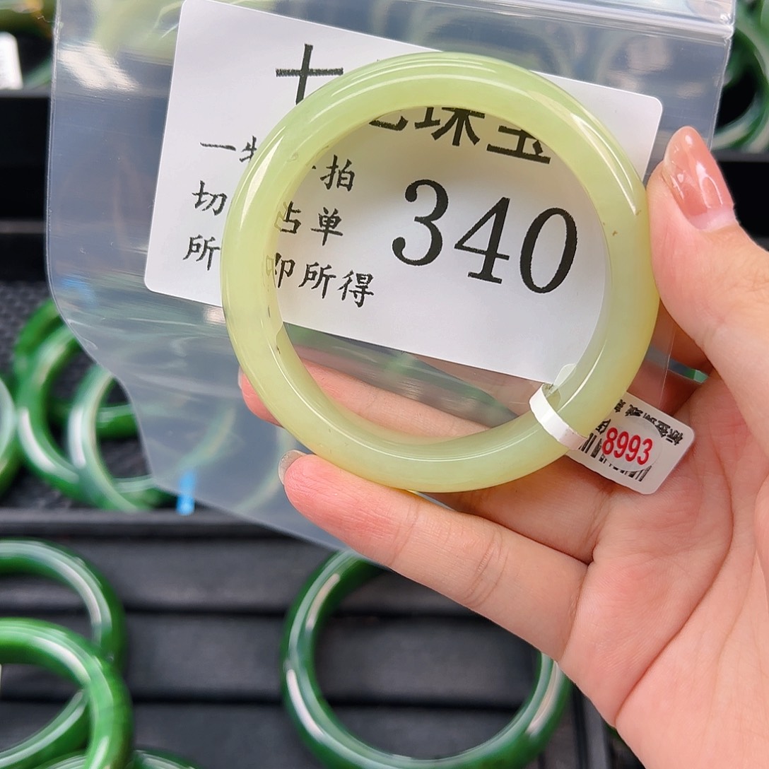 颈饰未镶嵌和田玉手镯56 340