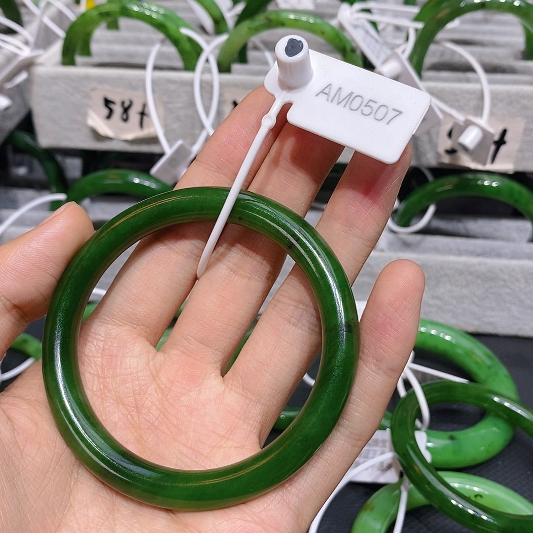 和田玉（碧玉）未镶嵌手镯