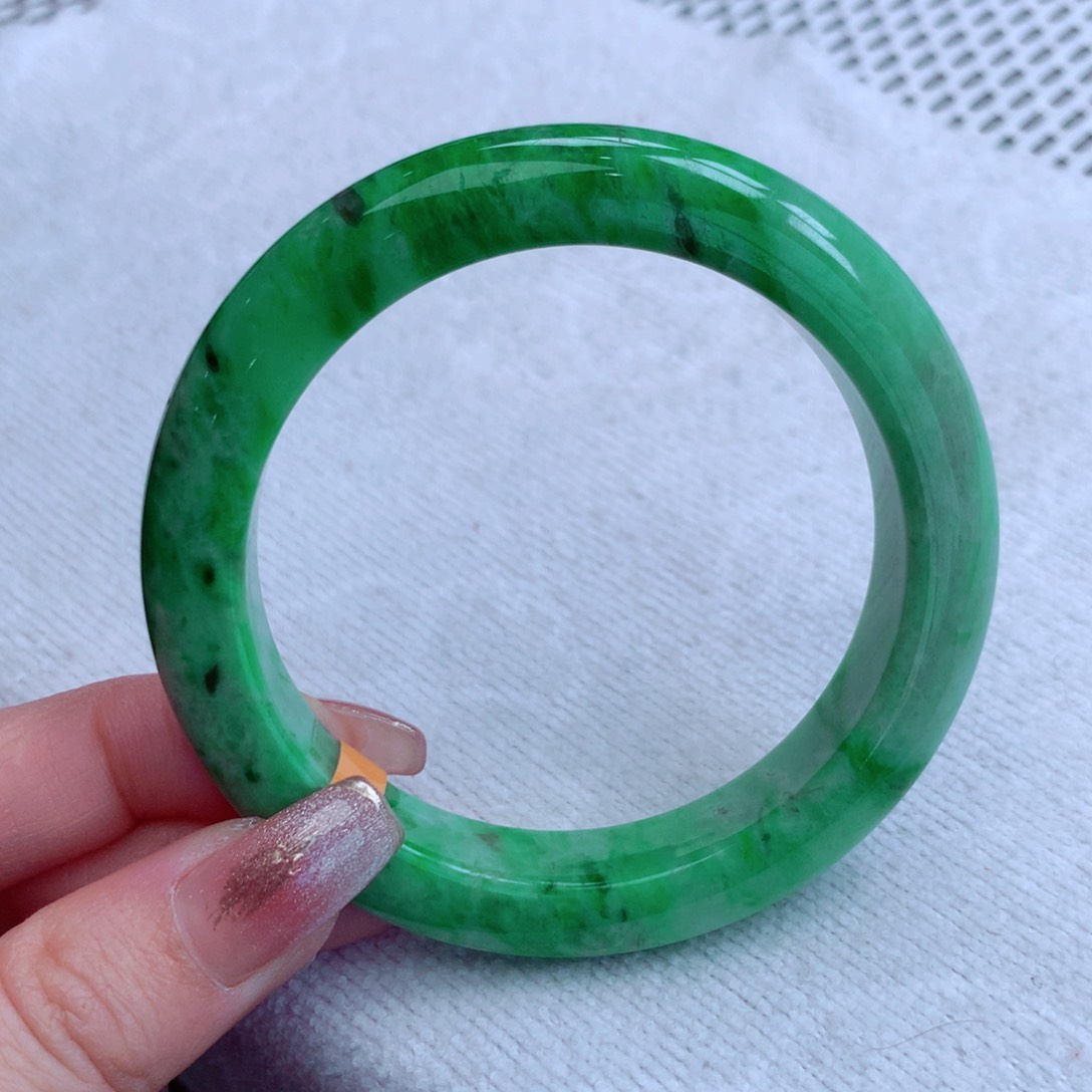 翡翠手镯未镶嵌翡翠