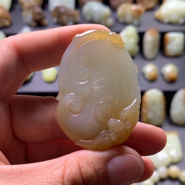 颈饰未镶嵌和田玉（糖玉）