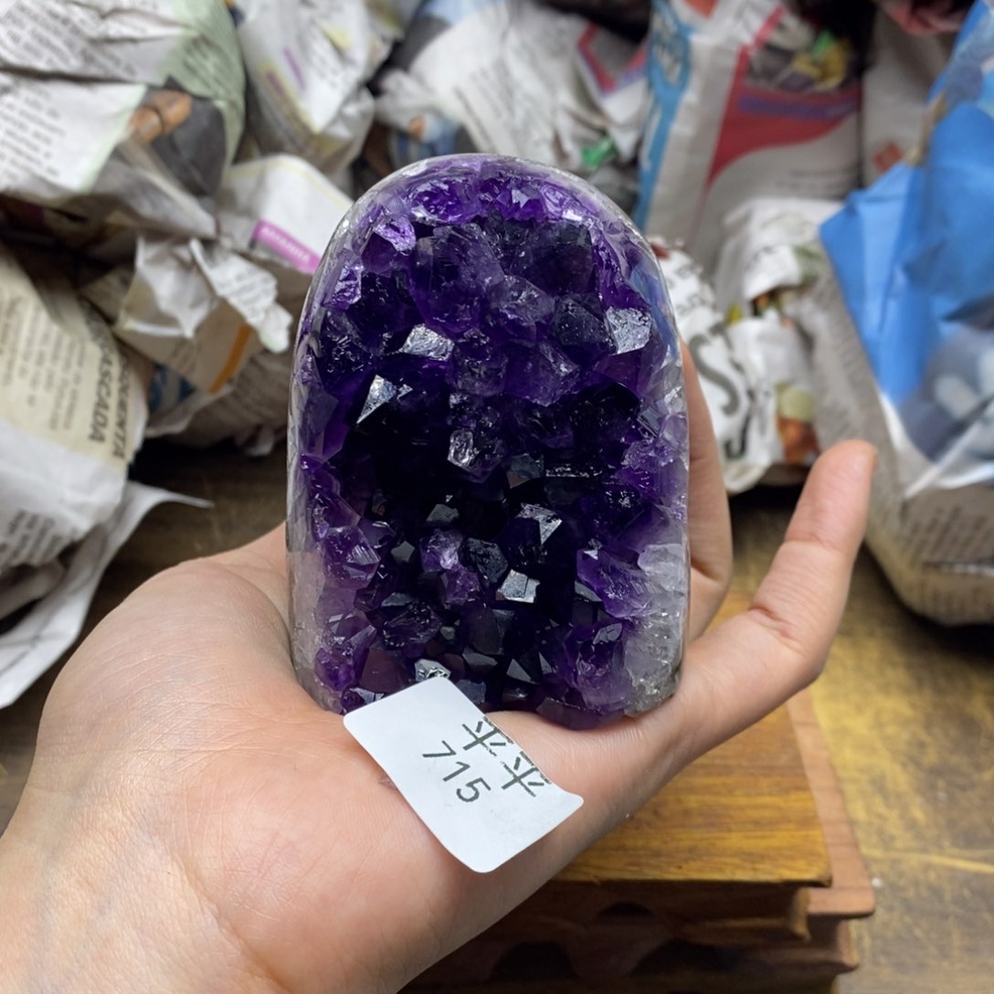 紫晶乌拉圭未镶嵌