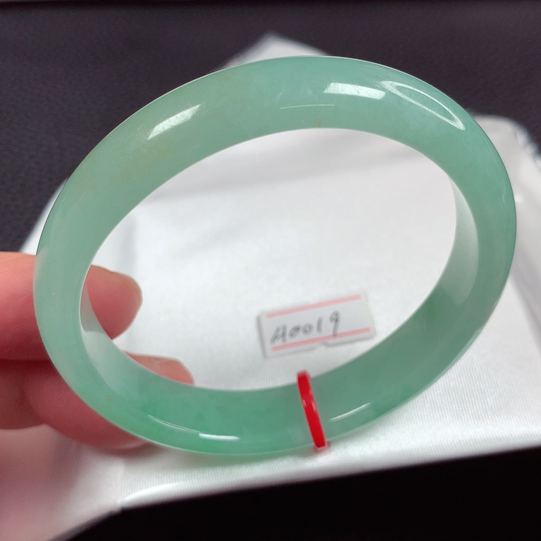 翡翠手镯未镶嵌天然翡翠手镯