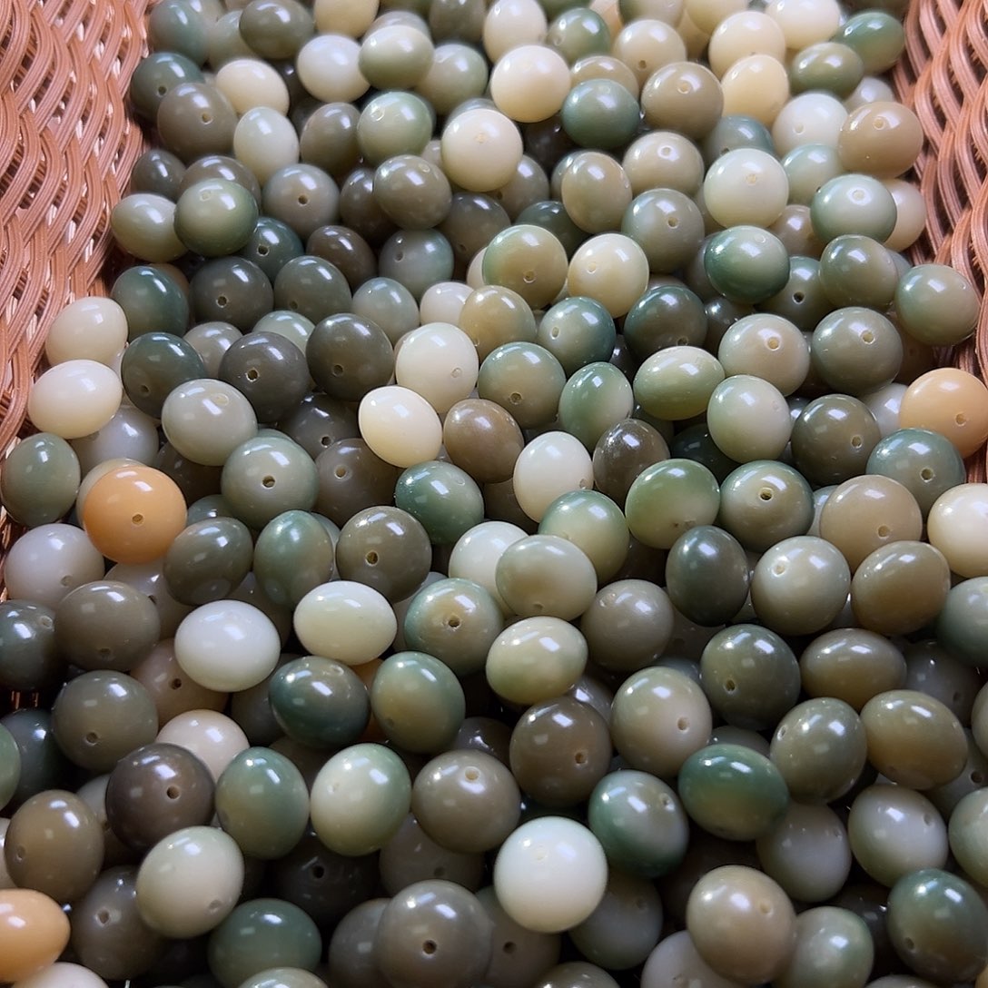 白玉菩提吊坠卡14绿算盘瑕疵菲料