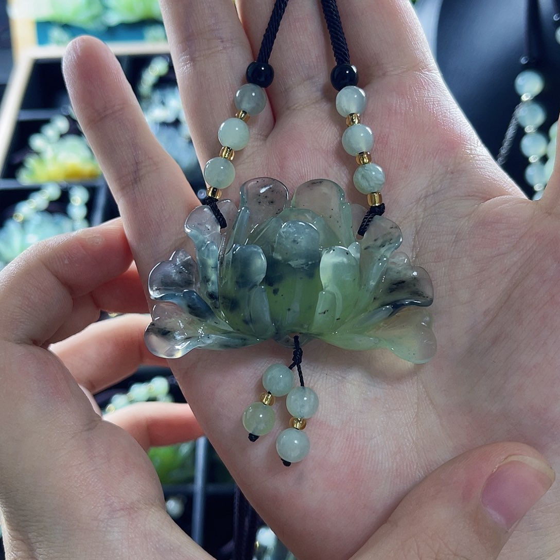 蛇纹石玉颈饰合金