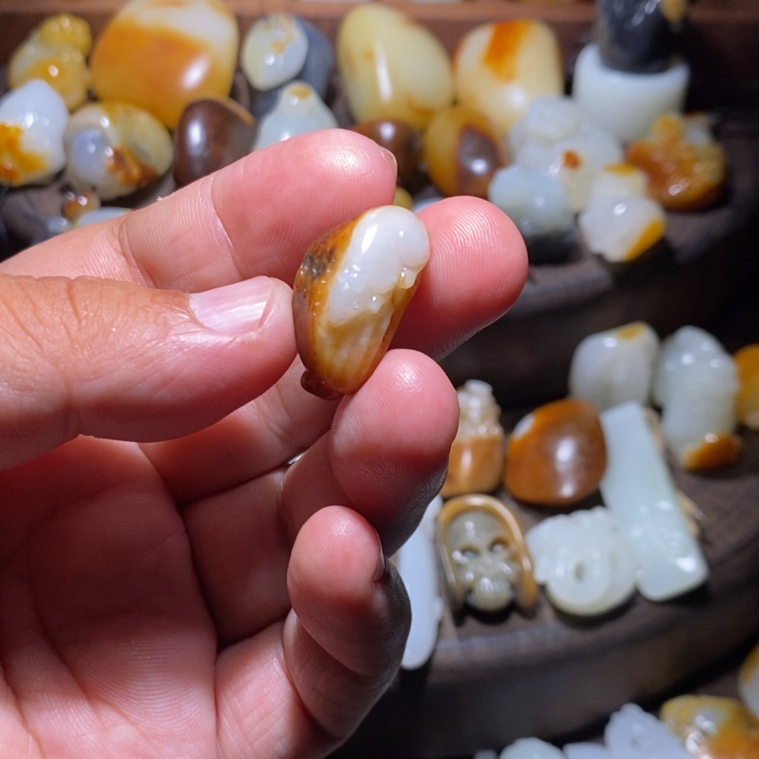 花***花和田玉未镶嵌颈饰