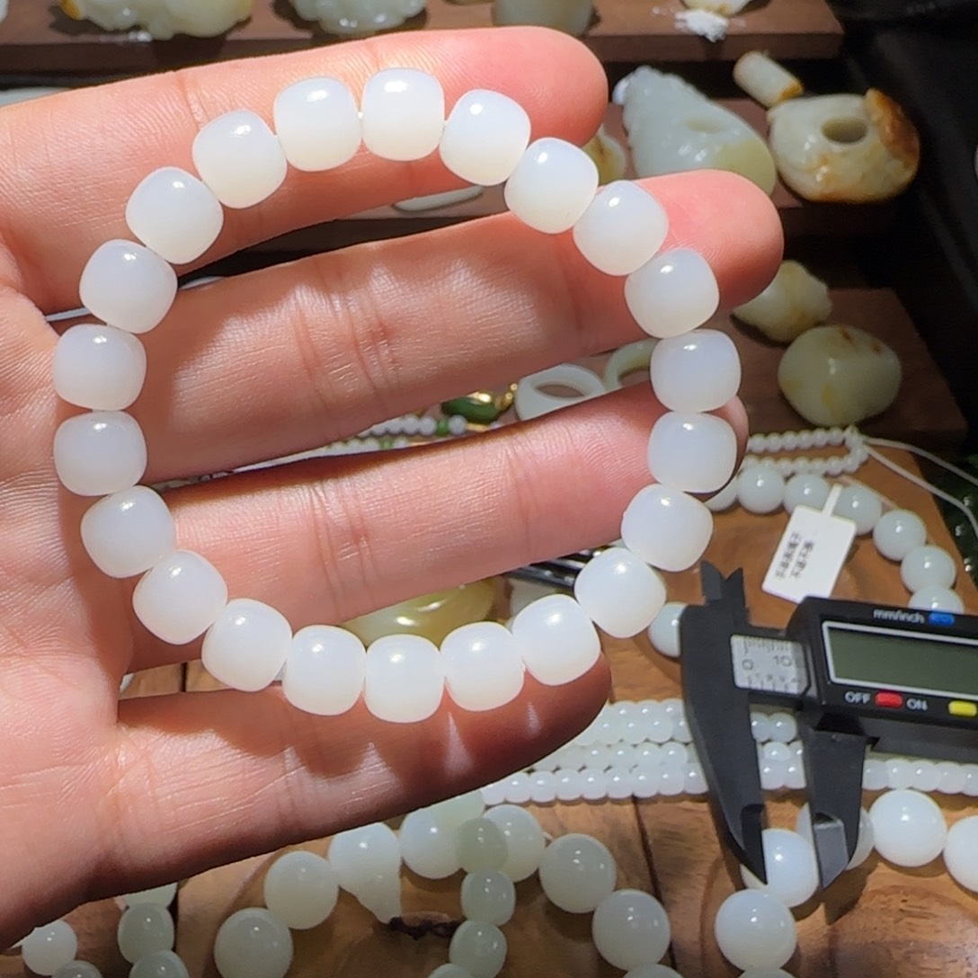 ゛***!和田玉未镶嵌手链