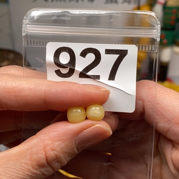 偉***偉蜜蜡未镶嵌裸石8*2