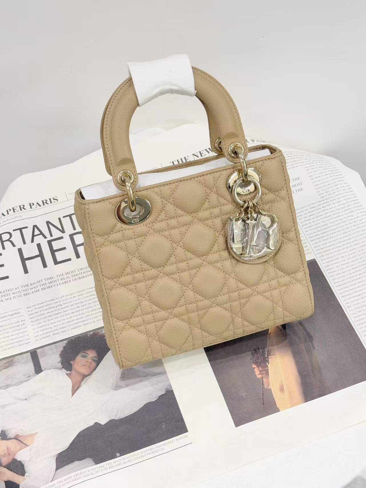 未使用 DIOR/迪奥 【25年新品荔枝皮】四格戴妃焦糖米色 大全套 