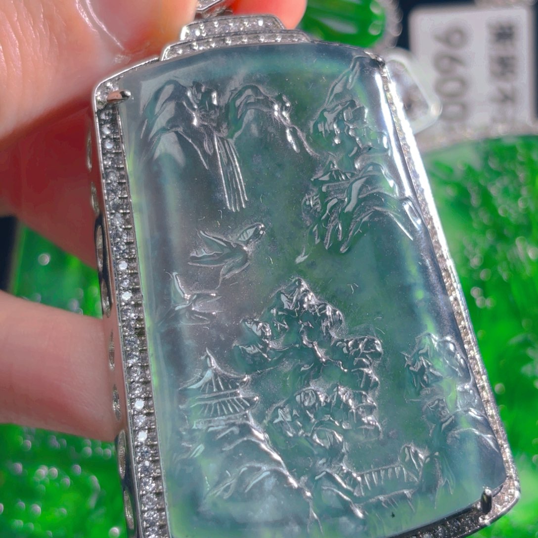 翡翠颈饰未镶嵌山水牌