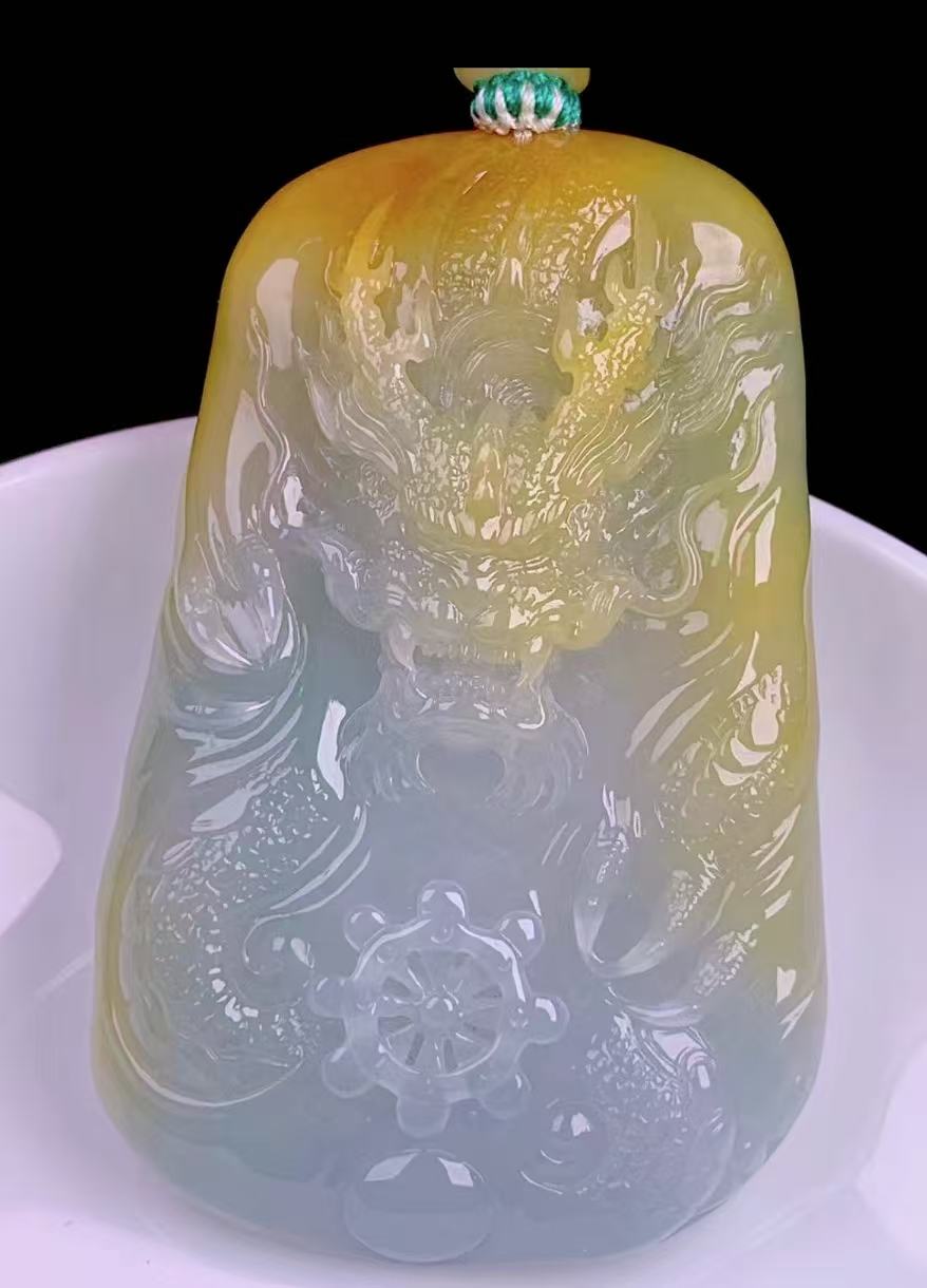 冰种黄翡手工精雕龙牌