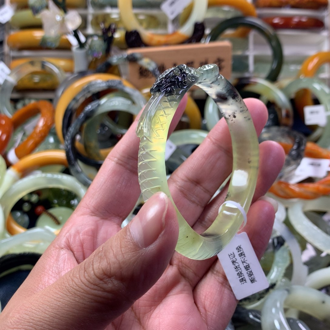 蛇纹石玉手镯未镶嵌齐***呛