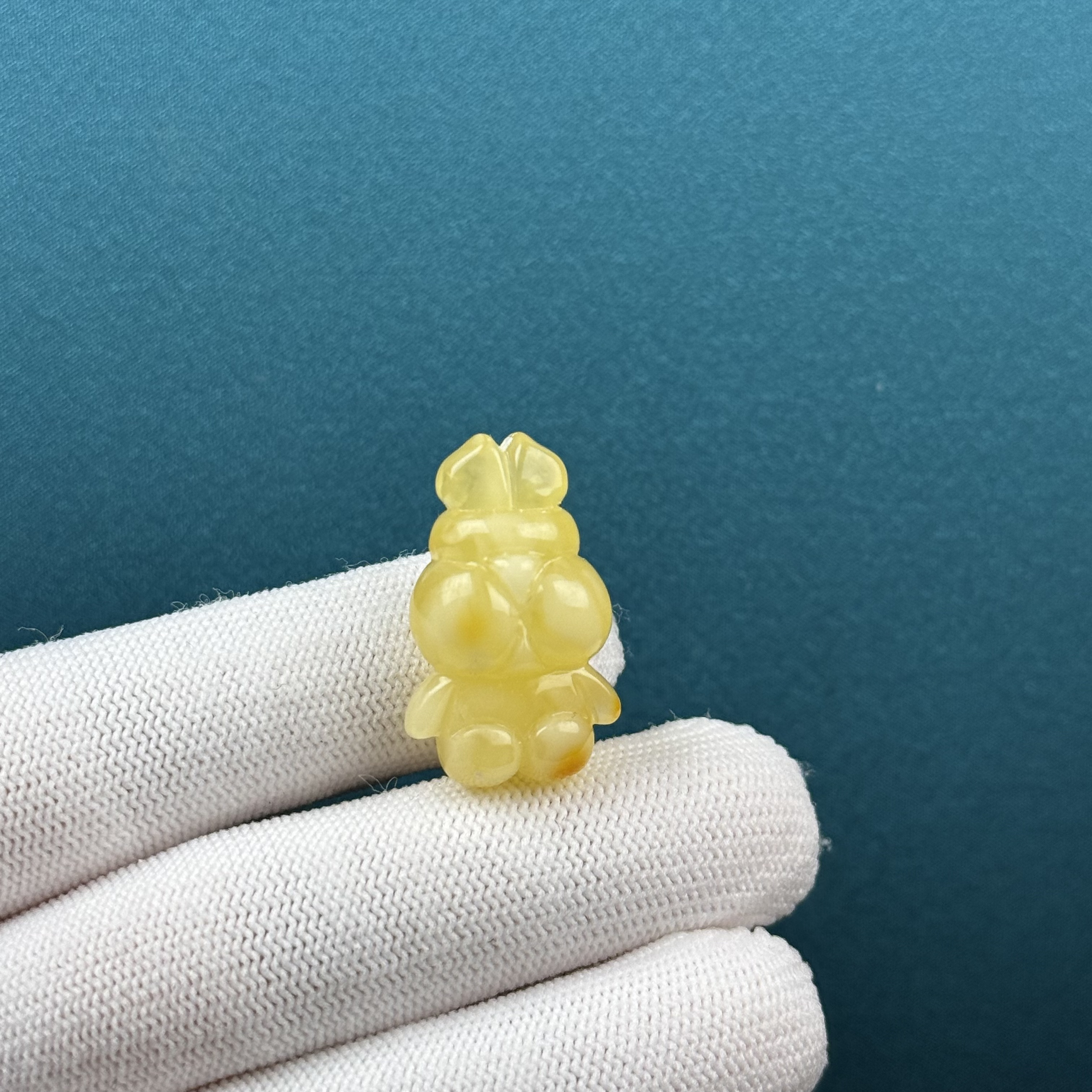 D7458天然原矿蜜蜡 瑕疵特价小兔17*27*12mm支持复检假一罚十
