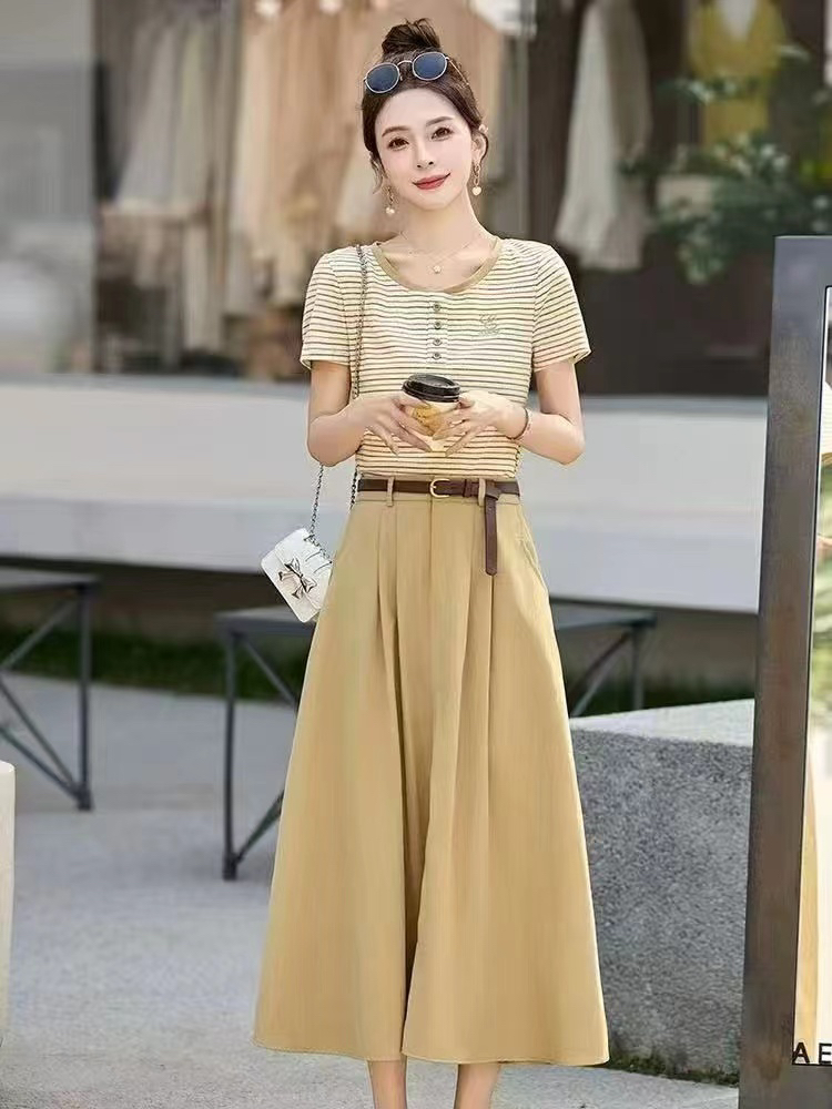条纹短袖T恤搭配半身裙时尚减龄夏季新款女士穿搭气质洋气休闲